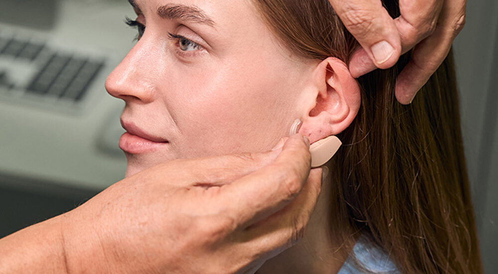 Nowoczesne techniki korekcji uszu – przegląd otoplastyki i innowacyjnych metod leczenia poprawiających estetykę. Chirurgia plastyczna Wrocław.