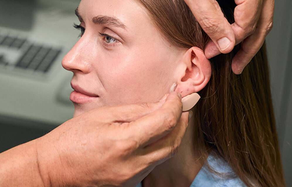 Nowoczesne techniki korekcji uszu – przegląd otoplastyki i innowacyjnych metod leczenia poprawiających estetykę. Chirurgia plastyczna Wrocław.