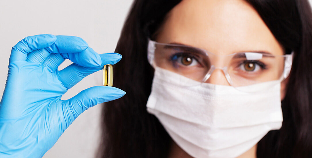 Zdjęcie przedstawia zastosowanie nanotechnologii w medycynie estetycznej, które umożliwia precyzyjne dostarczanie aktywnych składników do skóry, poprawiając jej kondycję i wygląd.