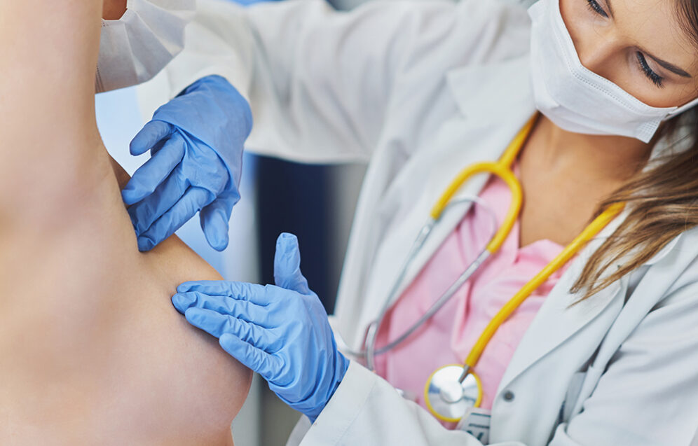 Rekonstrukcja piersi po mastektomii – obraz przedstawiający efekty odbudowy piersi z wykorzystaniem nowoczesnych metod chirurgicznych.